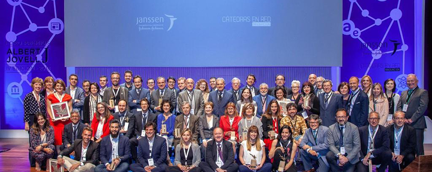 Foto de familia de los premiados. 