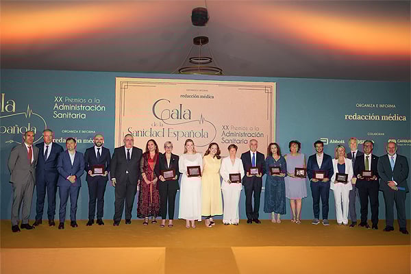 Foto de familia de los premiados de los XX Premios a la Administración Sanitaria.