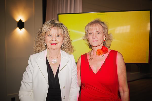 Elvira Velsco y María Teresa García, directora de Relaciones Institucionales de Abbott Laboratories.