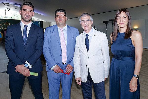 José Ángel Moreno, delegado en Madrid de Oximesa Nippon Gases; Manuel Rico, enfermero del departamento Comercial de Oximesa-Nippon Gases; Salvador Díaz-Lobato; y Alia Nehme.