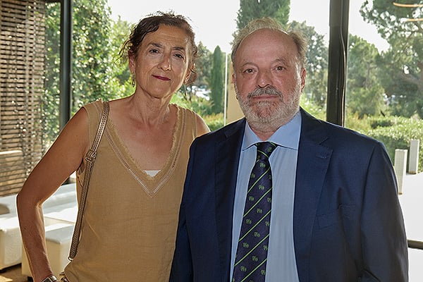 Lucía Albaladejo, responsable de Formación del Hospital Reina Sofía, junto a José Carlos Vicente, exdirector general de Salud Pública y Adicciones de la Región de Murcia.