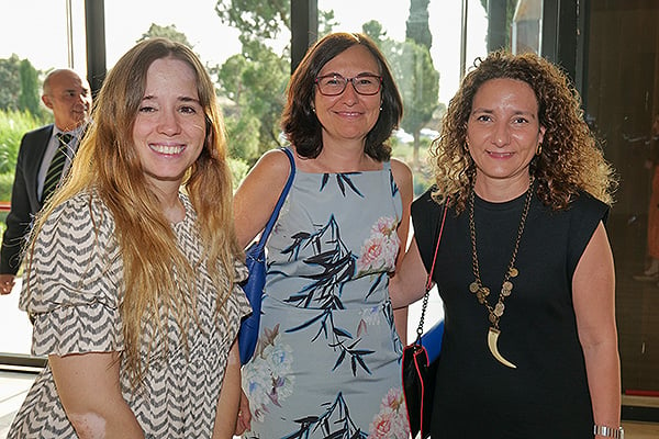 María Ángeles Pinilla, del equipo de Comunicación de Pfizer; Maite Hernández, directora de Comunicación de Pfizer; y Lidia Martínez, también del equipo de Comunicación de la farmacéutica.