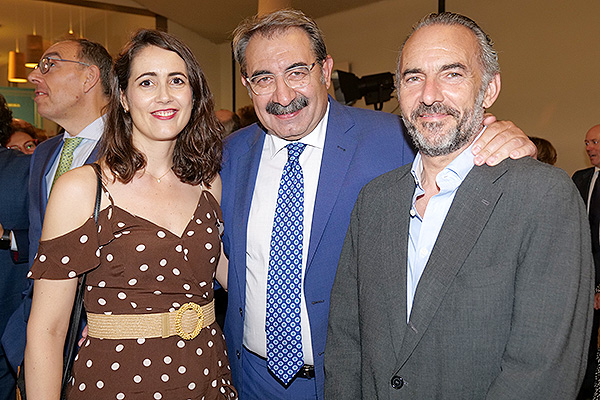 María Gálvez, Corporate Affairs Lead de Novartis; Jesús Fernández Sanz; y Julián Zabala, CEO de Alabra.