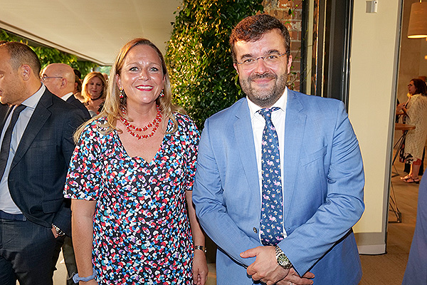 Pilar Sánchez Díaz, directora de Relaciones Institucionales del Grupo CTO; y Juan Pablo Núñez, CEO de Uniteco.