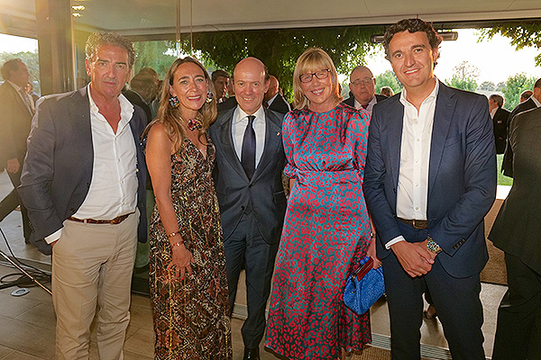 Miguel Ángel Ortiz de Valdivieso; María del Carmen Rodríguez, directora gerente del Área Sanitaria Campo de Gibraltar Este (Cádiz), Jesús García-Cruces, Mari Luz López Carrasco; y Pablo Crespo, director de Operaciones de Fenin.