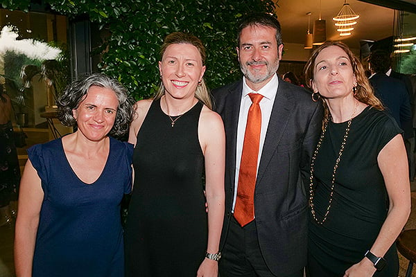 Mada Castro, directora de la Sección de Enfermería del Hospital Universitario de Torrejón; María Pilar Navarro, gerente del Hospital Universitario de Torrejón; Alberto Gironés, director quirúrgico del Hospital Universitario de Torrejón; y Paula Molina, directora médica del Hospital Universitario de Torrejón. 