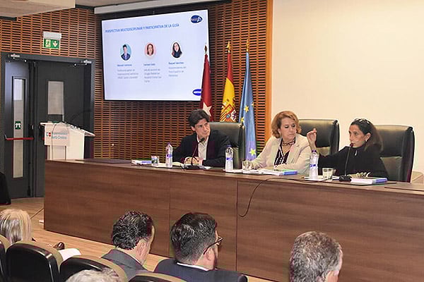 Manuel Carmona, profesional gestor de organizaciones sanitarias de ARGES Salud y Sociedad; Carmen Soto, jefa de Servicio de Cirugía Pediátrica del Hospital Clínico San Carlos; y Raquel Sánchez, vicepresidenta del Foro Español de Pacientes.