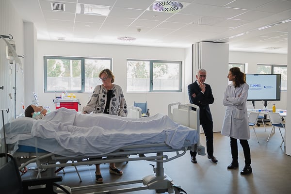 Una de las salas de Enfermería del centro docente.