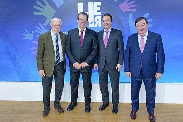 José María Pino, Manuel Molina, Director Gerente del Hospital Virgen del Rocío (Sevilla); Fernando Prados; y Domingo del Cacho Malo, presidente de la Agrupación Territorial de Sedisa en Madrid. Gerente del Hospital Universitario Severo Ochoa (Madrid).