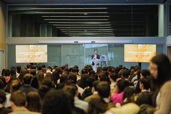 Un momento durante la ponencia.