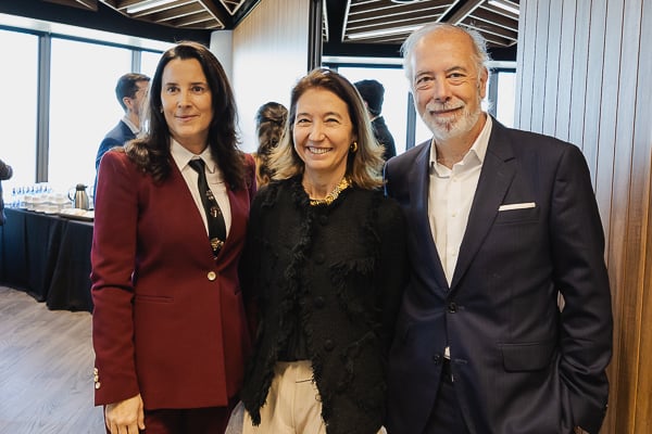 María Ferrer, responsable de Informes y Proyectos de la Fundación IDIS; Rosa Roldán, directora de Estrategia Digital del IDIS; y Luis Valverde, director de Consultoría de Tirea.