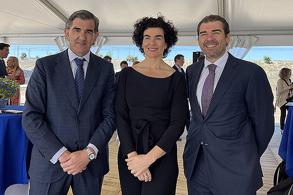 Alejandro, Carmen y Juan Abarca en una foto de los tres hermanos juntos.