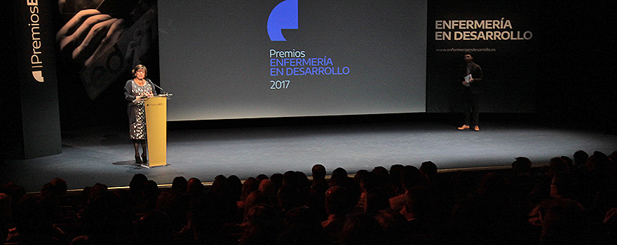 Yolanda Núñez interviene al final de la Gala de los Premios Enfermería en Desarrollo. 