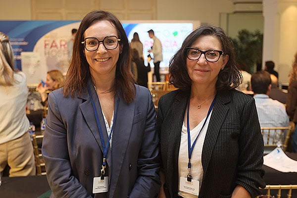 Elena Gras, directora General de Farmacia de la Consellería de Sanidad de la Comunidad Valenciana; y María José Calvo, subdirectora de Farmacia y Productos Sanitarios del Servicio Madrileño de Salud.