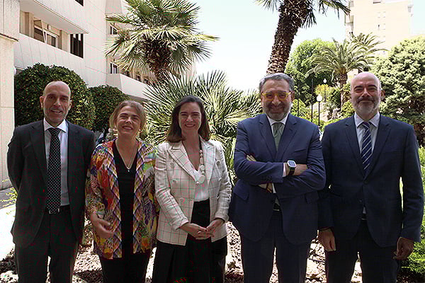 Ricardo López; Carmen Encinas, Cecilia Martínez, Jesús Fernández Sanz e Íñigo Cortázar.