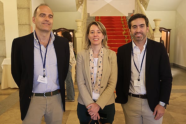 De BMS: José María Álvarez, Responsable Acceso Nacional; Alexandra Estévez, gerente; y José María Álvarez, director de Market Access. 
