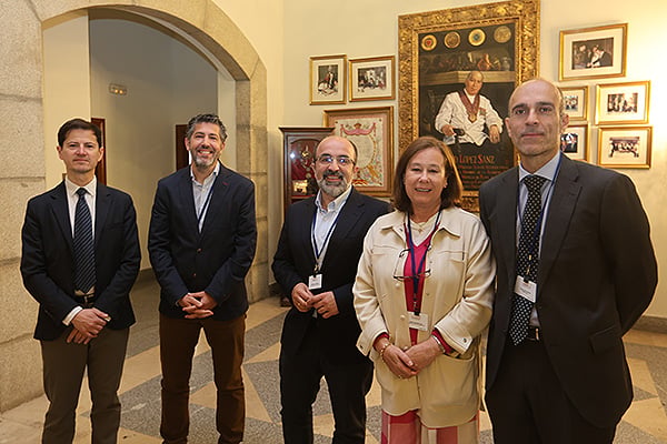 Óscar López, director de Redacción Médica; Borja Gitrama, director de comunicación de la Sociedad Española de Farmacia Hospitalaria (SEFH); Xosé Manuel Rey, asesor jurídico de la SEFH; Maria José Dalama, gerente de la SEFH; y Ricardo López.