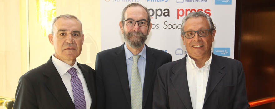 José Mª Rodríguez, vicesecretario de la OMC; Manuel Muñoz, presidente del Colegio de Médicos de Ávila y Tomás Toranzo, presidente de CESM.