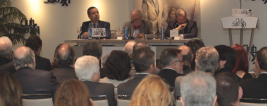 Momento durante el coloquio sobre el tema 'La salud bucodental es para todos'.