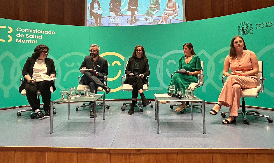 Silvia García,formadora y asesora en salud mental y discapacidad desde la experiencia en primera persona; Javier Padilla, secretario de Estado de Sanidad; Mónica García, ministra de Sanidad; Belén González, comisionada de Salud Mental; y Andrea González, presidenta del Consejo de la Juventud.