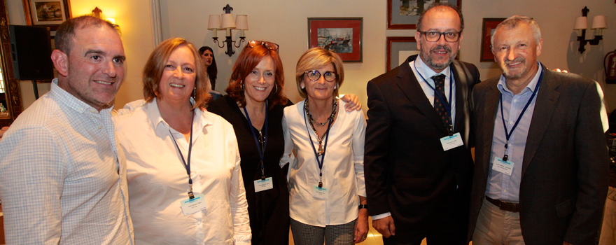 Alfredo Silva, director de Procesos Asistenciales de la EOXI de Lugo; Esther Casal, subdirectora de Procesos de Soporte de la EOXI de Vigo; Lola Zapata, subdirectora de Procesos sin Ingresos y Urgencias de la EOXI de Vigo; Pilar Reza, Ubaldo Álvarez, director de Procesos con Ingreso de la EOXI de Vigo, y José Ramón Gómez, gerente del área sanitaria de Pontevedra y O Salnés.