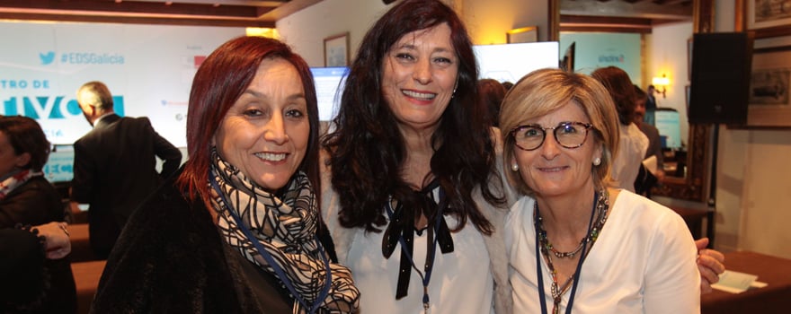 Montserrat Burgos, directora de Procesos de Enfermería de la EOXI de Vigo; Dolores Muiños, subdirectora de Procesos de Enfermería de la EOXI de Vigo, y Pilar Reza.