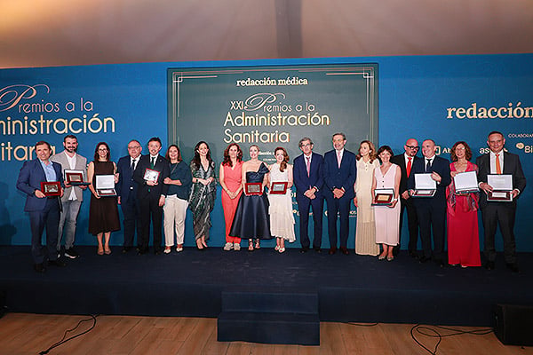 Foto de familia de los ganadores de los XXI Premios a la Administración Sanitaria. 