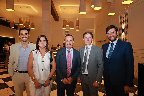 De Biogen: Aron Añover, senior asociated pacient engagement and comunication, Ana Van, jefa de Políticas Públicas y Asuntos Gubernamentales, Félix Benguria, director senior de government sffairs de gilleat, Domingo Mérida, director de government affairs de Gilleat, Ricardo de Mora, head of external affairs.