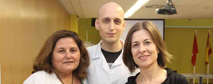 María Teresa Benítez Giménez, del Servicio de Farmacia del hospital; José Alberto Peña, y Lina Ruiz.