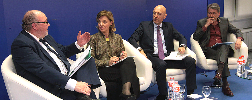 Jesús Ángel Molinuevo, presidente de Alcer; María Dolores del Pino, presidenta de la SEN; Juan Carlos Alcolea, presidente del Sector de Nefrología de Fenin, y Modoaldo Garrido, vicepresidente primero de Sedisa. 