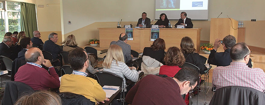 Aspecto de la sala durante la inauguración del acto: 'El reto de la sanidad pública en España'.