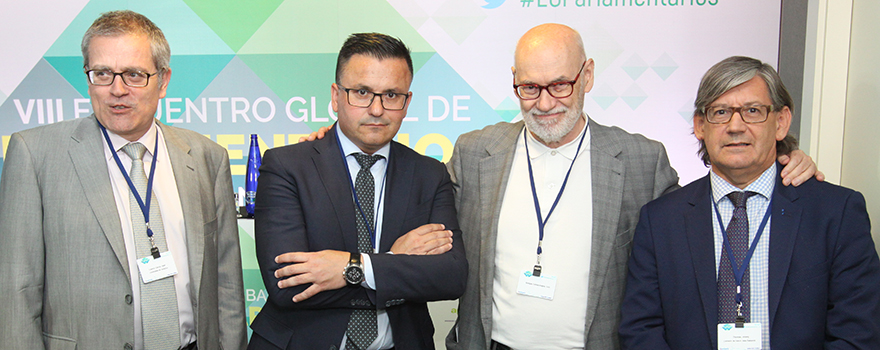 Alain Cuenca, José González, Lluis Bohigas y Vicenç Thomàs, momentos antes de comenzar la primera mesa de debate del encuentro. 