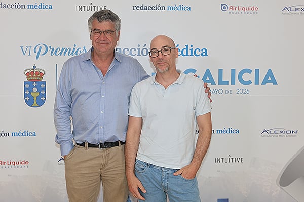 Enrique García, responsable de la Unidad de Arritmias del Servicio de Cardiología del Hospital Álvaro Cunqueiro; y Emiliano Fernández-Obanza, cardiólogo de la Unidad de Arritmias del Hospital Álvaro Cunqueiro.