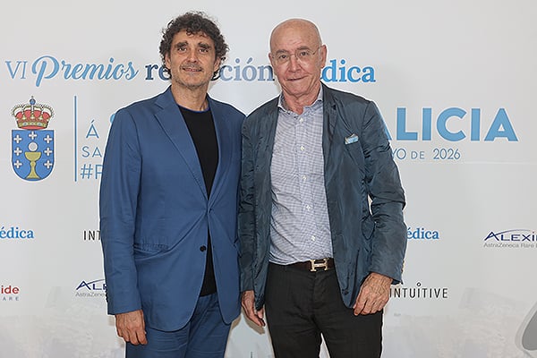 Santiago Camba, gerente de Área Sanitaria de Ourense; y Eloy Sánchez, director asistencial del Área de Oursene.