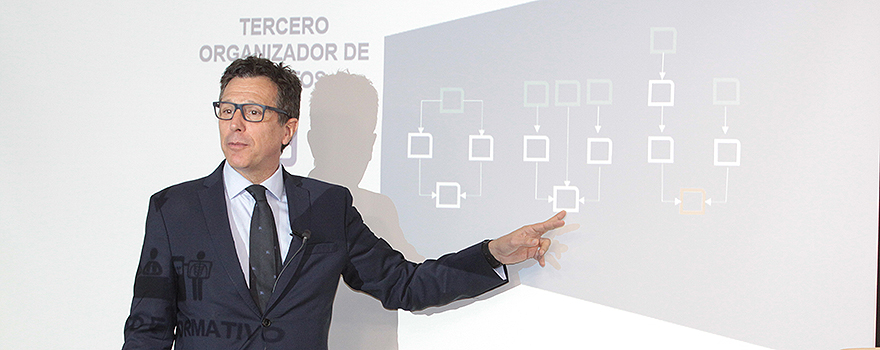 José Luis Blasco durante la presentación de la plataforma web de aplicación del Cógo Ético.