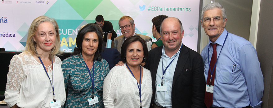 Teresa Angulo, portavoz del PP en la Comisión de Sanidad del Congreso, María Felisa Cepeda, parlamentaria de la Comisión de Sanidad de la Asamblea de Extremadura, Francisca Rosa Romero, parlamentaria de la Asamblea de Extremadura, Carmelo Barrio, miembro de la comisión de Sanidad del Parlamento Vasco, y José Manuel Freire. 