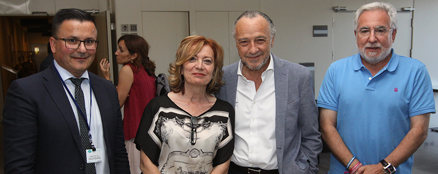 José González, María Teresa Celdón, José María Pino, y Miguel Ángel Santalices, presidente del Parlamento de Galicia. 