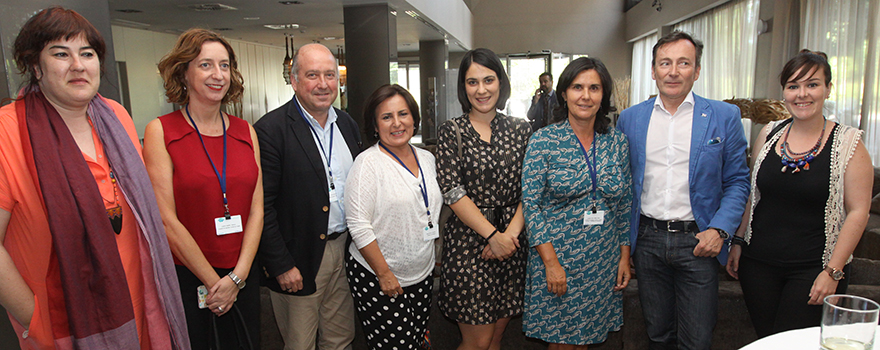 De izquierda a derecha, Eva Blanco, Patricia Luquín, Carmelo Barrio, Francisca Rosa, Maialen Gurrutxaga, María Felisa Cepeda, Jon Aiartza, Rakel Molina. 