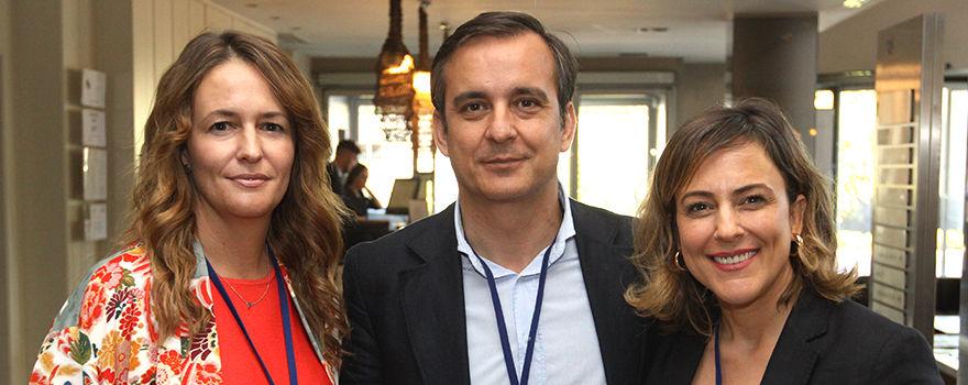 Marta Moreno, Carlos Fajes y Susana García, de Novartis. 