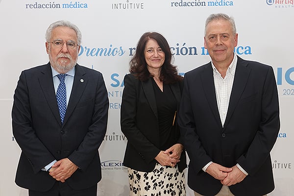 Miguel Ángel Santalices, presidente del Parlamento de Galicia; Mamen Vázquez y Antonio Gómez Caamaño.