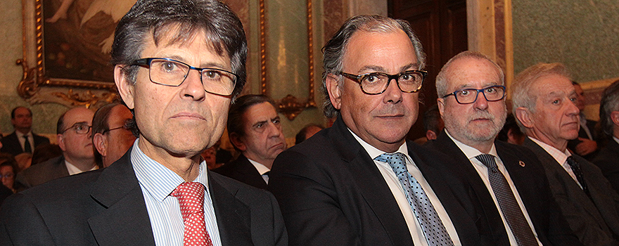 Humberto Arnés, director general de Farmaindustria; Ángel Luis Rodríguez de la Cuerda, director general de Aeseg, y Eladio González, presidente de Fedifar.