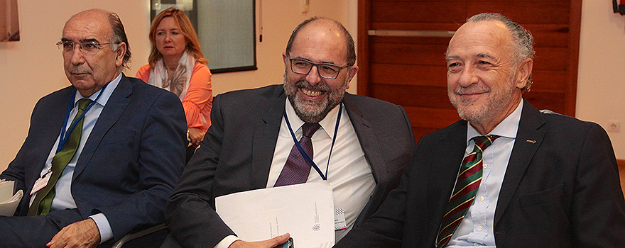 Alberto Pardo, subdirector de Calidad Asistencial de la Consejería de Sanidad de Madrid; Carlos Moreno, director de Ordenación Profesional del Ministerio de Sanidad, y José María Pino. 