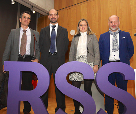 César Arribas, director de Proyectos de Arquitectura Hospitalaria en Árgola; Jesús Pérez, director de Gestión del Río Hortega; Vanesa Jiménez, coordinadora de la Unidad de Mantenimiento del Hospital Calahorra; y Luis Mosquera, presidente de la AEIH.