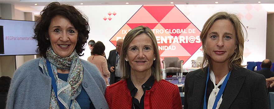 Gracia Espuelas, directora de Farmacia de Sandoz; Concha Marzo, directora de relaciones institucionales de Novartis y Begoña Gómez, Biologics Head de Novartis.