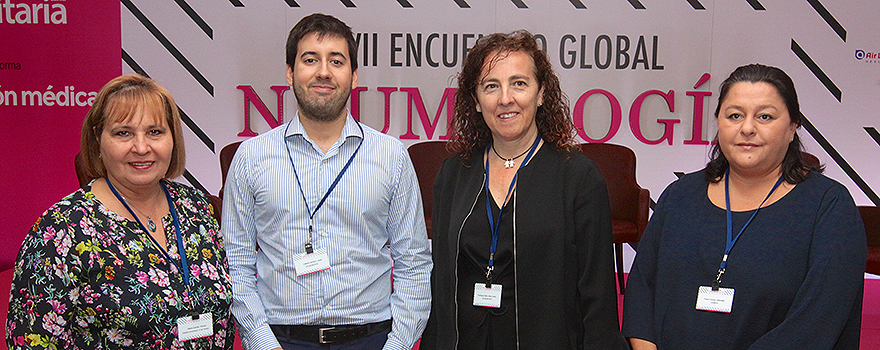 Victoria Gallardo; Javier Collada, vocal de Residentes de Neumomadrid; María Jesús Rodríguez, presidenta de Neumomadrid ,y Natividad Navarro, coordinadora asistencial de Oximesa.