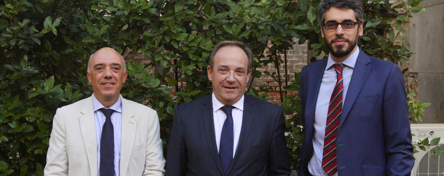 José Julián Díaz Melguizo, director del Ingesa; Javier Castrodeza, secretario general de Sanidad, y José María Juárez, asesor de la Secretaría General de Sanidad.