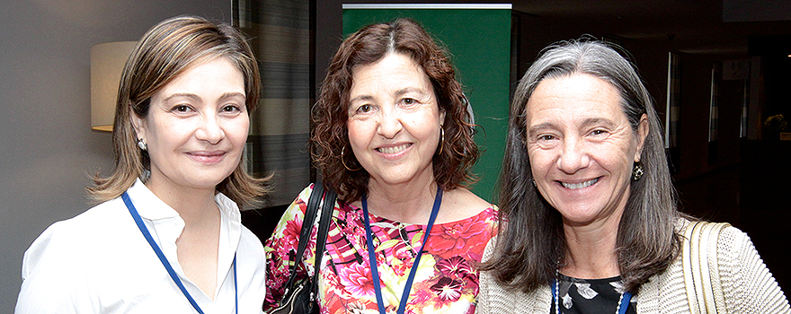 Inmaculada Ramos, directora médico de Linde Healthcare; Rosario Menéndez, jefa del Servicio de Neumología del Hospital La Fe de Valencia, y Francisca Lourdes Márquez.