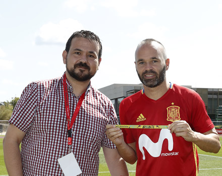 El director general de Juventud y deporte recuerda con mucho cariño el día que pudo conocer a Iniesta en persona con toda su familia. 