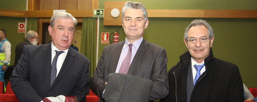 Félix Bravo, gerente del Hospital Universitario Príncipe de Asturias; Daniel Álvarez Cabo, portavoz sanitario de Ciudadanos en la Asamblea de Madrid, y Miguel Ángel de Andrés, gerente del Hospital Universitario de Getafe.