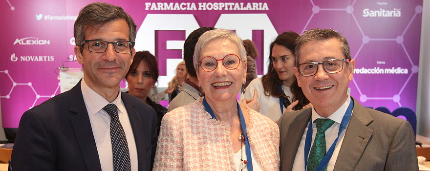 Miguel Ángel Calleja, presidente de la Sociedad Española de Farmacia Hospitalaria (SEFH); Conxita Tarruella, presidenta de Esclerosis Múltiple España; y Juan Carlos Valenzuela, delegado autonómico de la SEFH en Castilla-La Mancha.